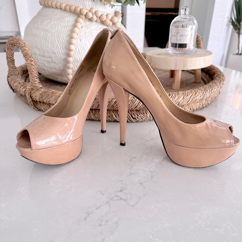 Stuart Weitzman Nude size 7.5